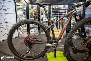 Leonardi Bikes hatten wir schon mal beim Sea Otter Festival bemerkt. Die Carbon-Optik hat definitiv etwas für sich!