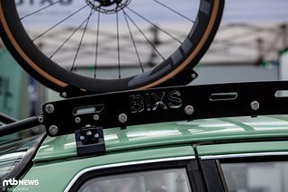 Auf dem 944 gab's zudem eine gekonnt entwickelte Bikehalterung zu bestaunen.
