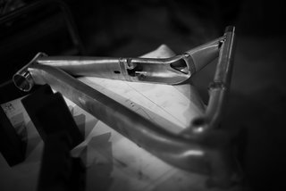 Das aufwendigste Bauteil am Commencal Meta V4 ist das dreiteilige Oberrohr mit Tasche für den Dämpfer Das aufwendigste Bauteil am Commencal Meta V4 ist das dreiteilige Oberrohr mit Tasche für den Dämpfer