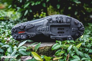 Sohle des Japanther: Trittsichere Stollen, unproblematische Cleat-Befestigung