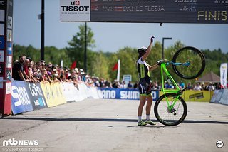 Gunn-Rita Dahle-Flesjå feiert den zweiten Rang auf ihrem neuen Olympiabike