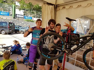 Das erste Mal durften wir unseren eigenen Mechaniker mitnehmen und wir haben die Chance gepackt, unseren guten Freund Pascal dafür einzuspannen! Gute Arbeit mein Freund, DANKE!!