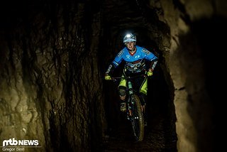 Die Mine unterteilt sich in mehrere Etagen, die nach unten hin immer enger und niedriger werden Die Mine unterteilt sich in mehrere Etagen, die nach unten hin immer enger und niedriger werden
