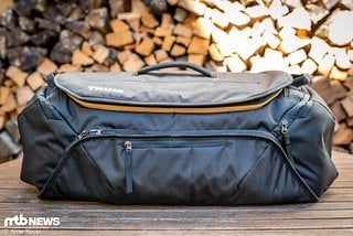 Wer auf der Suche nach einer perfekt organisierten Tasche für seine Bike-Ausflüge ist, sollte die Thule RoundTrip Bike Duffel-Tasche mal genauer ins Auge fassen.