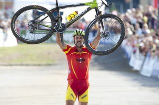 Der WM-Titel 2010! Hermida wird endgültig zur Legende. Der WM-Titel 2010! Hermida wird endgültig zur Legende.