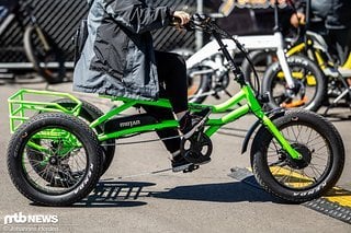 Wussten wir auch nicht, dass es das schon gibt: Ein elektrischer Trike-Beachcruiser, wie schon weiter oben ebenfalls aus der kuriosen Design-Feder der Firma Addmotor.