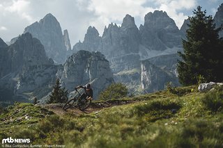 Von XC Race bis zum harten Enduro-Einsatz bietet Pirelli verschiedene Reifen an Von XC Race bis zum harten Enduro-Einsatz bietet Pirelli verschiedene Reifen an