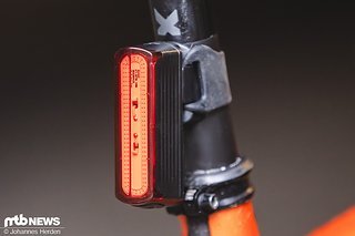 Das Topeak Beseen Mega StVZO ist der Ausdauersportler unter den Topeak-Rücklichtern und leuchtet ganze 5 h. Möglich macht das der 650 mAh Akku.