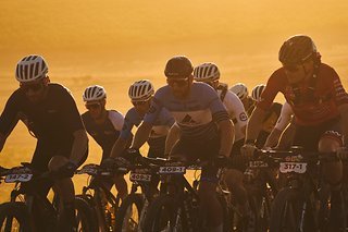 Karl Platt führt die Gruppe des zweiten Blocks an. Der Altmeister und Mister Cape Epic vom Team Bulls will auch in diesem Jahr ganz oben auf dem Treppchen stehen. Karl Platt führt die Gruppe des zweiten Blocks an. Der Altmeister und Mister Cape Epic vom Team Bulls will auch in diesem Jahr ganz oben auf dem Treppchen stehen.