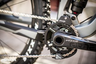 Dank Carbon-Kurbel und Kettenführung samt Bashguard ist man mit dem Stereo 150 C:68 TM für den harten Enduro-Einsatz gewappnet. Dank Carbon-Kurbel und Kettenführung samt Bashguard ist man mit dem Stereo 150 C:68 TM für den harten Enduro-Einsatz gewappnet.