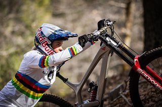 Im Team Camp und in der Saison-Vorbereitung steht für Vali natürlich viel Training auf dem Tagesplan