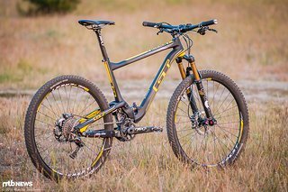 110 mm an Front und Heck, ein leichter Carbon-Rahmen und eine leichte Ausstattung 110 mm an Front und Heck, ein leichter Carbon-Rahmen und eine leichte Ausstattung