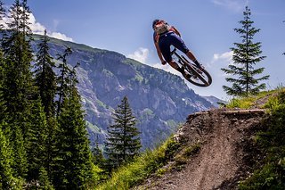 Sprünge sind zum Springen da - Caro in der Luft