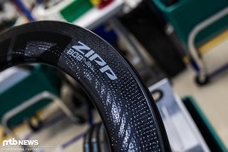 Hier gut zu erkennen: Das Golfball-Design am neuen Zipp 808-Laufradsatz