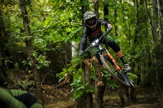 Finale! Immer eines unserer liebsten EWS-Rennen. Die Trails dort sind einfach der Hammer und an der Italienischen Rivera fühlen wir uns echt zu Hause.