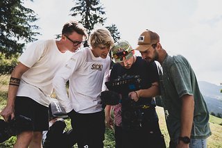 Mittlerweile kann Fabio Wibmer bei seinen Videoproduktionen auf ein größeres Team zugreifen Mittlerweile kann Fabio Wibmer bei seinen Videoproduktionen auf ein größeres Team zugreifen