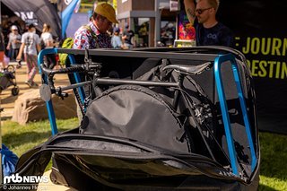 Ein stabiler Aluminiumkäfig sorgt für eine geschützte Aufbewahrung des Bikes. Ein stabiler Aluminiumkäfig sorgt für eine geschützte Aufbewahrung des Bikes.