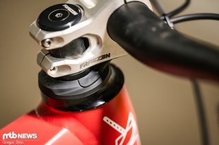 Die Front wurde über einen Works Components-Steuersatz etwas kürzer gemacht.
