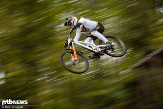 Kurz vorm ersten Training hat Andreas Kolb noch Änderungen am Fahrwerk vorgenommen. Kurz vorm ersten Training hat Andreas Kolb noch Änderungen am Fahrwerk vorgenommen.