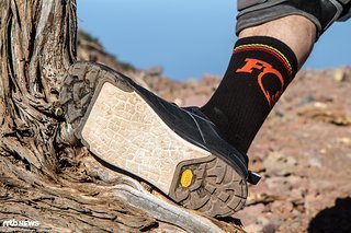 Gegenüber früher gezeigten Prototypen ist beim Serienschuh der griffige Anteil der Sohle am Vorderfuß deutlich weiter nach vorne gezogen