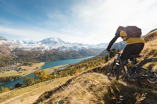 Im Hintergrund: Gletscher-Ausblick. Im Hintergrund: Gletscher-Ausblick.
