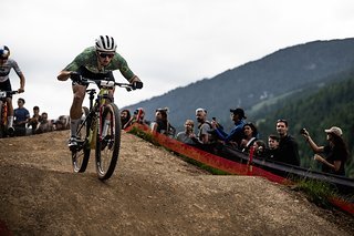 Der Short Track in Leogang war alles andere als lustig. Die Profis fuhren eine enorme Pace auf der extrem harten Strecke. In den 23 Minuten Renndauer sammelten Luca und Co. fast 400 Höhenmeter. Gemütlich ging es dabei zu keinem Zeitpunkt zu.