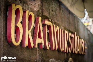 Mittagessen nach dem Track Walk beim District Ride im Bratwursthäusle direkt an der Strecke