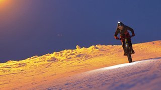 Franzi Meyer prüft schonmal die Flutlicht-Piste