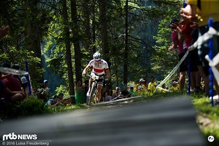 Schurter erwischte keinen guten Start, war aber trotzdem früh an der Spitze des Feldes zu sehen