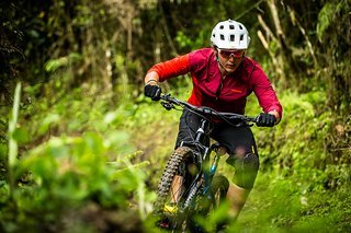 Ines fühlt sich wohl. Die Trails bieten einen 100-prozentigen Kontrast zu der chilenischen Staub- und Felswüste Ines fühlt sich wohl. Die Trails bieten einen 100-prozentigen Kontrast zu der chilenischen Staub- und Felswüste