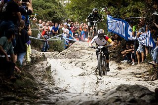 Das letzte Steinfeld auf der „Madonna“ hatte es nach 7 km Trail-Abfahrt noch mal richtig in sich. Das letzte Steinfeld auf der „Madonna“ hatte es nach 7 km Trail-Abfahrt noch mal richtig in sich.