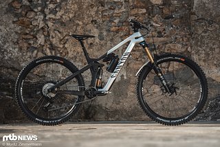 Dank Shapeshifter kann das Canyon Strive während der Fahrt seine Geometrie verändern.