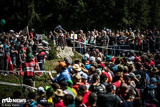 Kate Courtney konnte in dieser Weltcupsaison schon des Öfteren mit guten Starts und schnellen ersten Runden ihr Potential andeuten