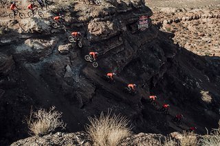Alleskönner Brandon Semenuk - Sequenz beim Drop
