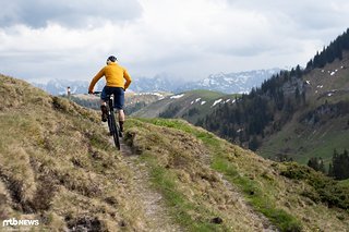 Das Ghost Lector FS wildert klar im Trail-Bike-Terrain