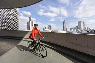 48 % aller 2022 verkauften Fahrräder waren E-Bikes.