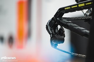 Der elektrische Adler fliegt jetzt auch im Downhill