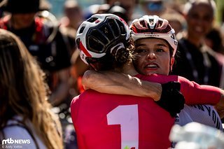 Faire Gratulation zwischen der Ersten und Dritten