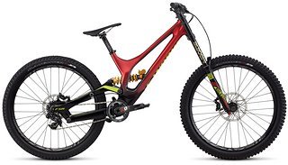 Das 2017er S-Works Specialized Demo sieht dem Vorgänger sehr ähnlich, kommt nun allerdings mit schwarz-rotem Farbverlauf und neongelben Akzenten Das 2017er S-Works Specialized Demo sieht dem Vorgänger sehr ähnlich, kommt nun allerdings mit schwarz-rotem Farbverlauf und neongelben Akzenten
