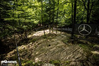 Im letzten Waldstück gilt es dann das berühmteste Steinfeld in Mont-Sainte-Anne zu attackieren.