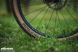 Die Felge des Kovee RSL 30-Laufradsatzes stammt aus hauseigener Entwicklung und soll durch hohe Flexibilität glänzen. Die Felge des Kovee RSL 30-Laufradsatzes stammt aus hauseigener Entwicklung und soll durch hohe Flexibilität glänzen.