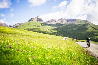 Scuol bietet ein beachtliches Netz an offiziellen Trails. Viele starten hier oben an der Bergstation der Gondelbahn. Scuol bietet ein beachtliches Netz an offiziellen Trails. Viele starten hier oben an der Bergstation der Gondelbahn.