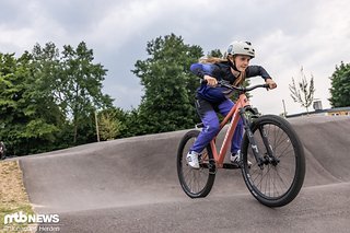 Aber auch auf dem Boden ist es sehr schnell. Aber auch auf dem Boden ist es sehr schnell.
