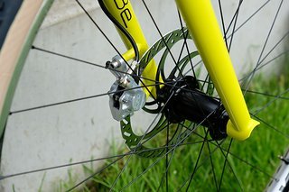 Verzögert wird mit der edlen Hope Tech X2 Bremse Verzögert wird mit der edlen Hope Tech X2 Bremse