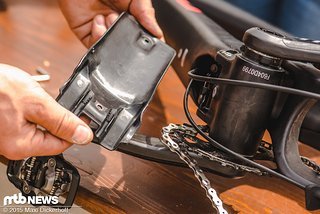 Unterrohrschutz, Kabelführung und Abdeckkappe zugleich Unterrohrschutz, Kabelführung und Abdeckkappe zugleich