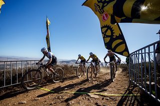 Kampf um jeden Meter. Nino Schurter und Filippo Colombo waren heute physisch und auch taktisch ganz stark unterwegs. Kampf um jeden Meter. Nino Schurter und Filippo Colombo waren heute physisch und auch taktisch ganz stark unterwegs.
