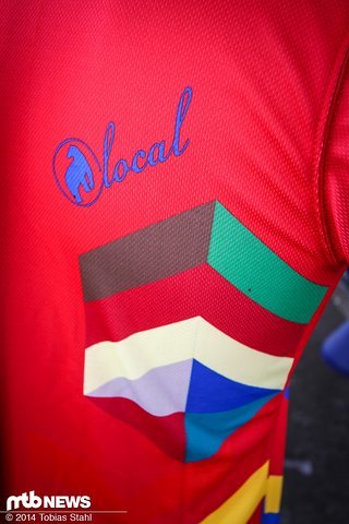 Rückenprint und Logo-Stickung am Vogue Freeride Jersey