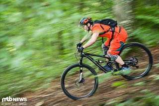 Mit kleineren Scheiben als gewohnt, schraubten wir die Bremsen ans Testrad und fuhren unsere Hometrails. Mit kleineren Scheiben als gewohnt, schraubten wir die Bremsen ans Testrad und fuhren unsere Hometrails.