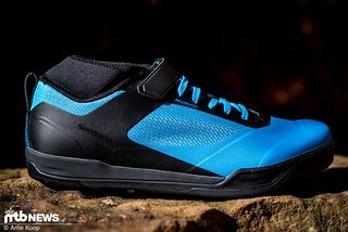 Die Shimano SH-AM702 Schuhe richten sich vorrangig an Downhill- und Enduro-Fahrer, die auf Klickpedalen unterwegs sind Die Shimano SH-AM702 Schuhe richten sich vorrangig an Downhill- und Enduro-Fahrer, die auf Klickpedalen unterwegs sind