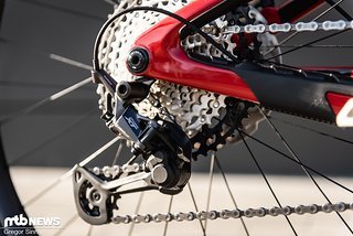 Geschaltet wird am XT-Modell mit der Shimano XT-Schaltung mit 12 Gängen. Geschaltet wird am XT-Modell mit der Shimano XT-Schaltung mit 12 Gängen.